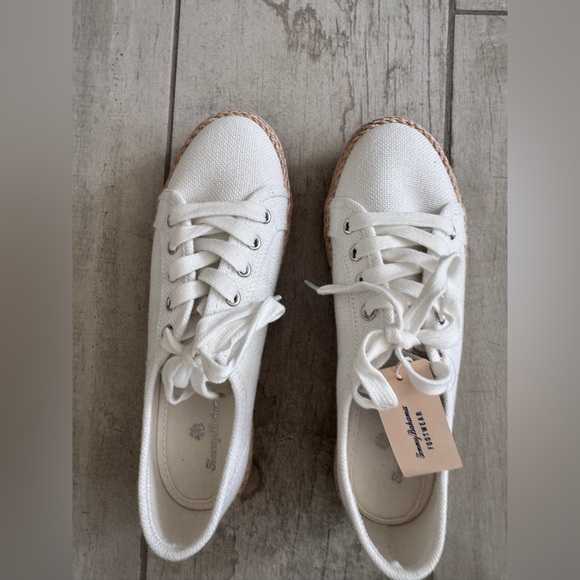 Tommy Bahama Galana White with Twine Accent Women’s Sneakers • Size 7.5 … - Picture 2 of 3